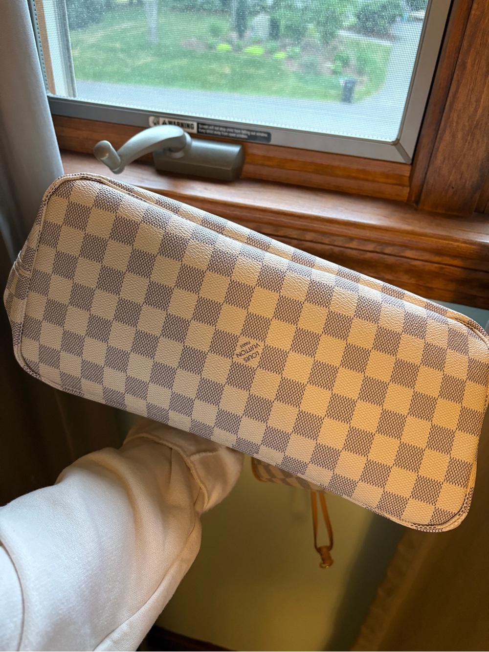 Louis Vuitton Neverfull MM in Damier Azur - Picture 5 of 16